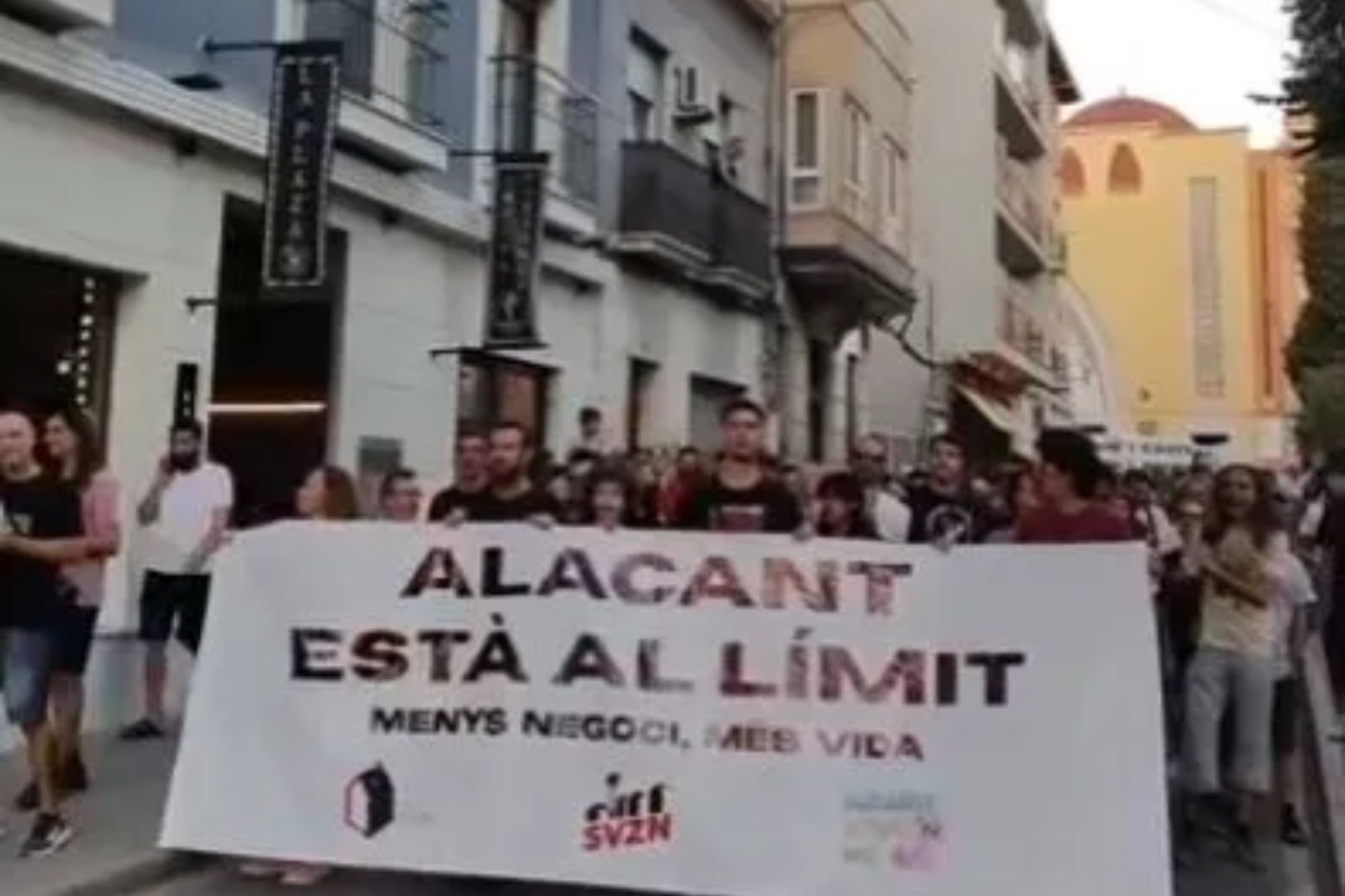 Hundreds of anti-tourist zealots flood Costa Blanca holiday hotspot chanting ‘tourism is terrorism’ in massive protest