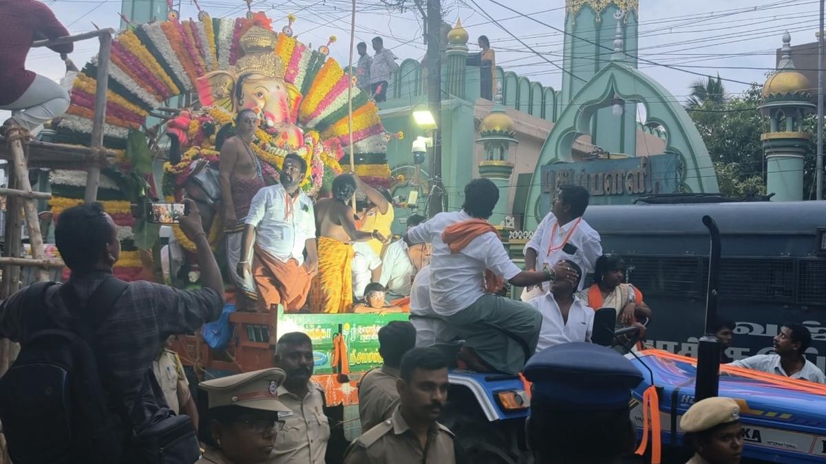 Vinayaka idols procession in Muthupettai peaceful amid heavy police security