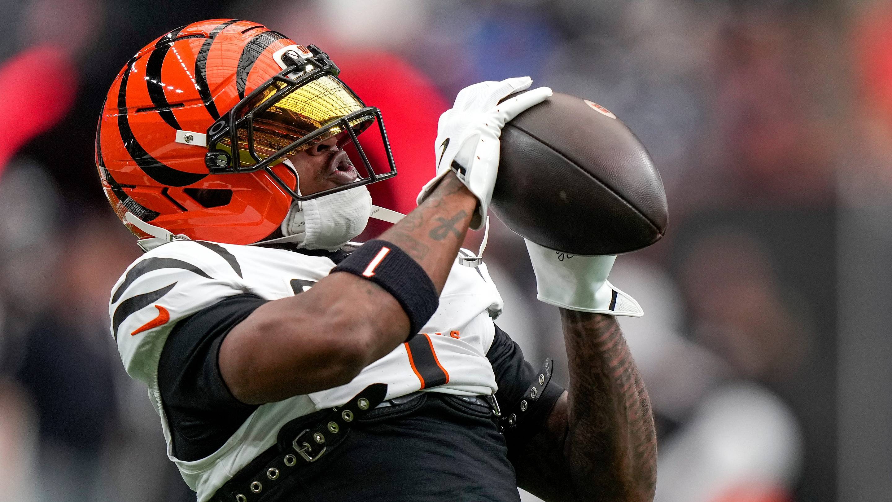 Ja'Marr Chase Opens Scoring Against Houston With Amazing Catch