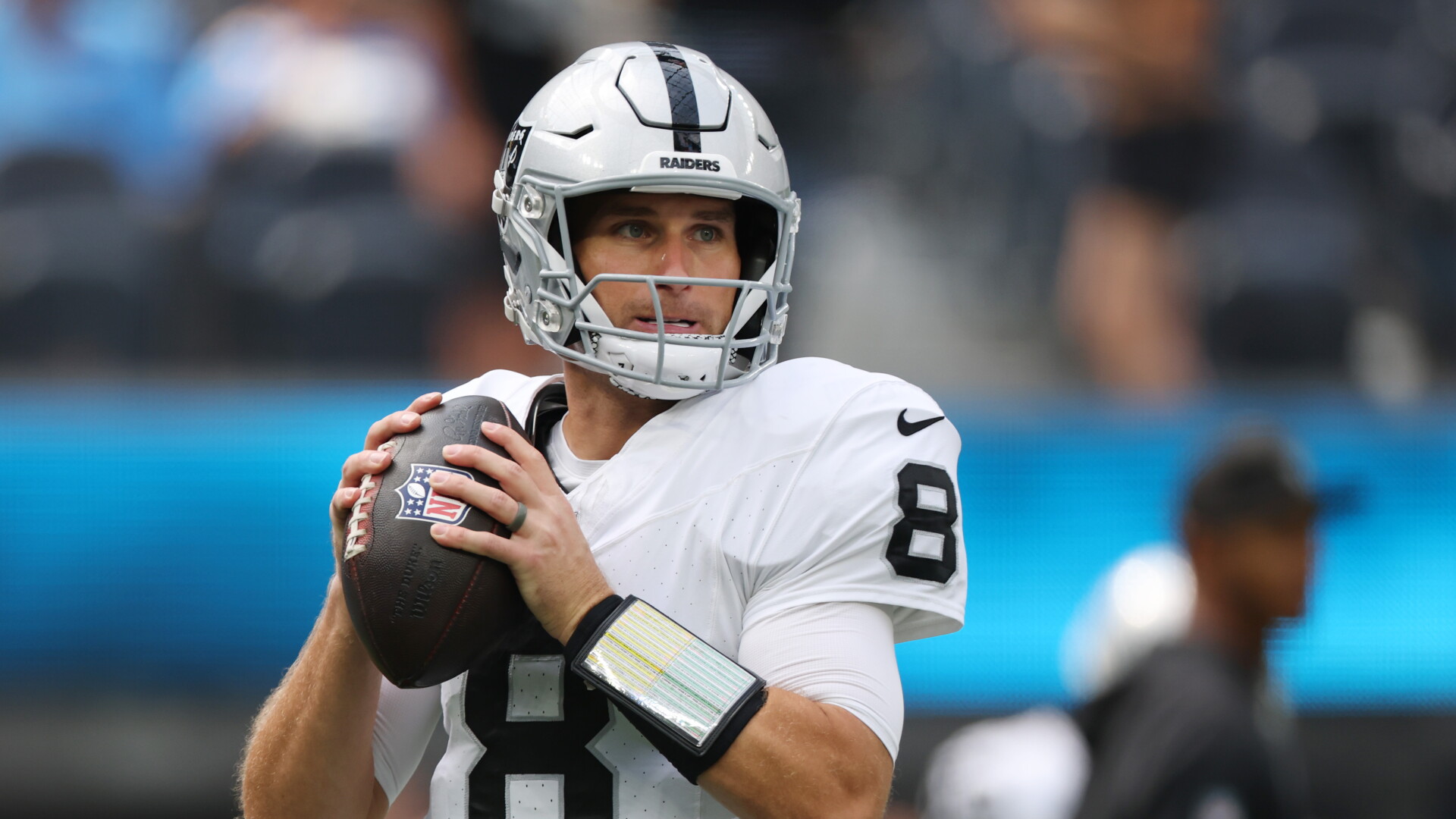 Kirk Cousins hits Tre Tucker for 40-yard touchdown, Raiders lead 7-0