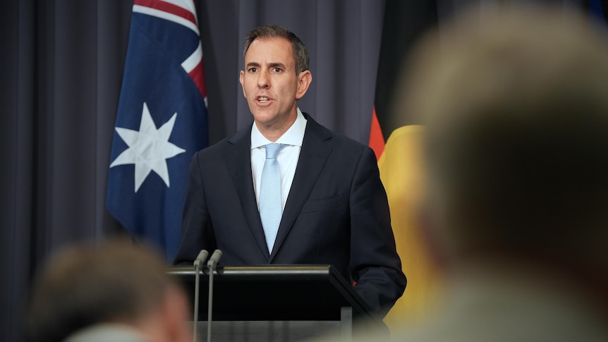 Australians to live longer and have fewer children by 2066