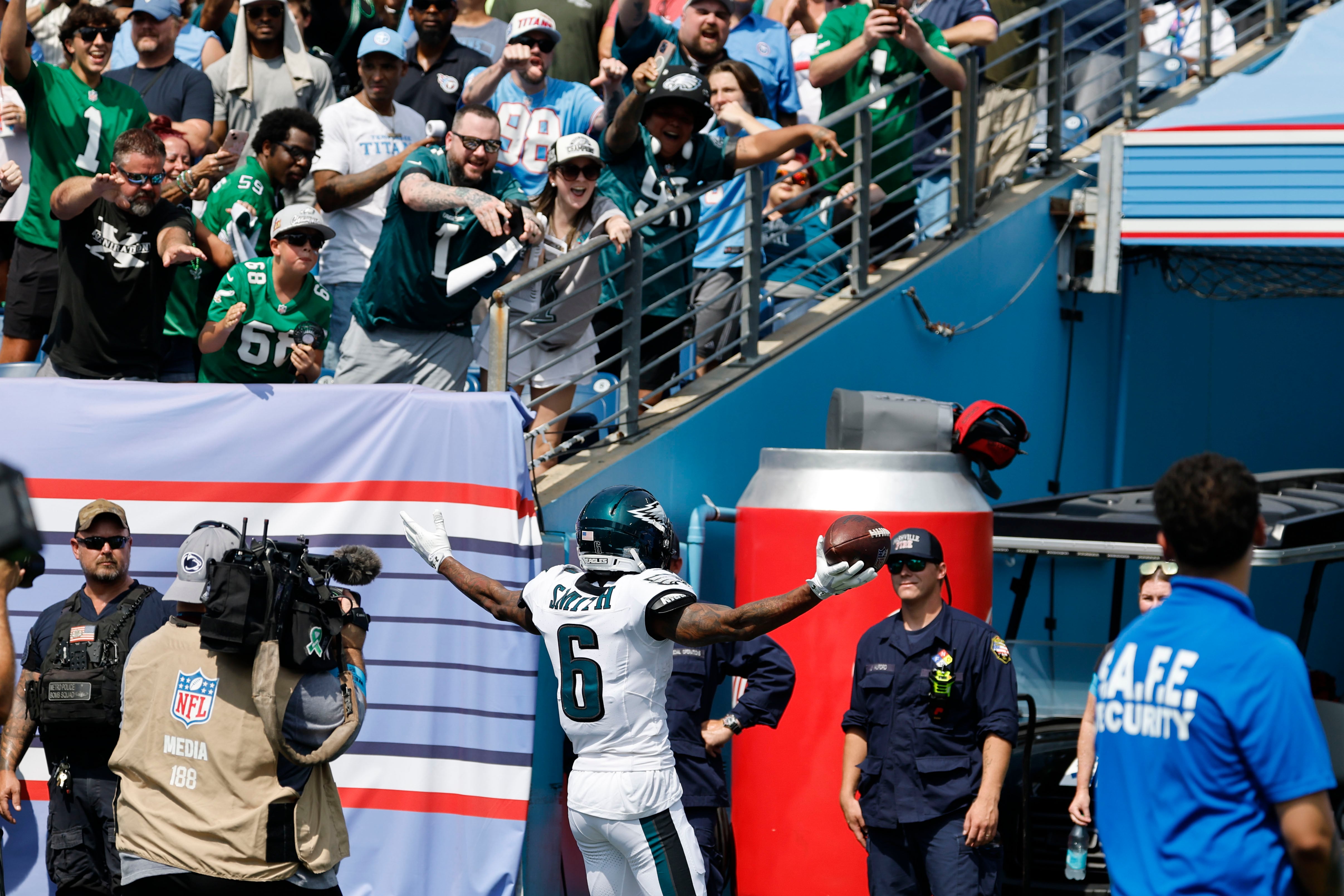 DeVonta Smith, the Eagles’ ‘leader of the pack,’ shines in comeback win over Titans: ‘You live for moments like that’