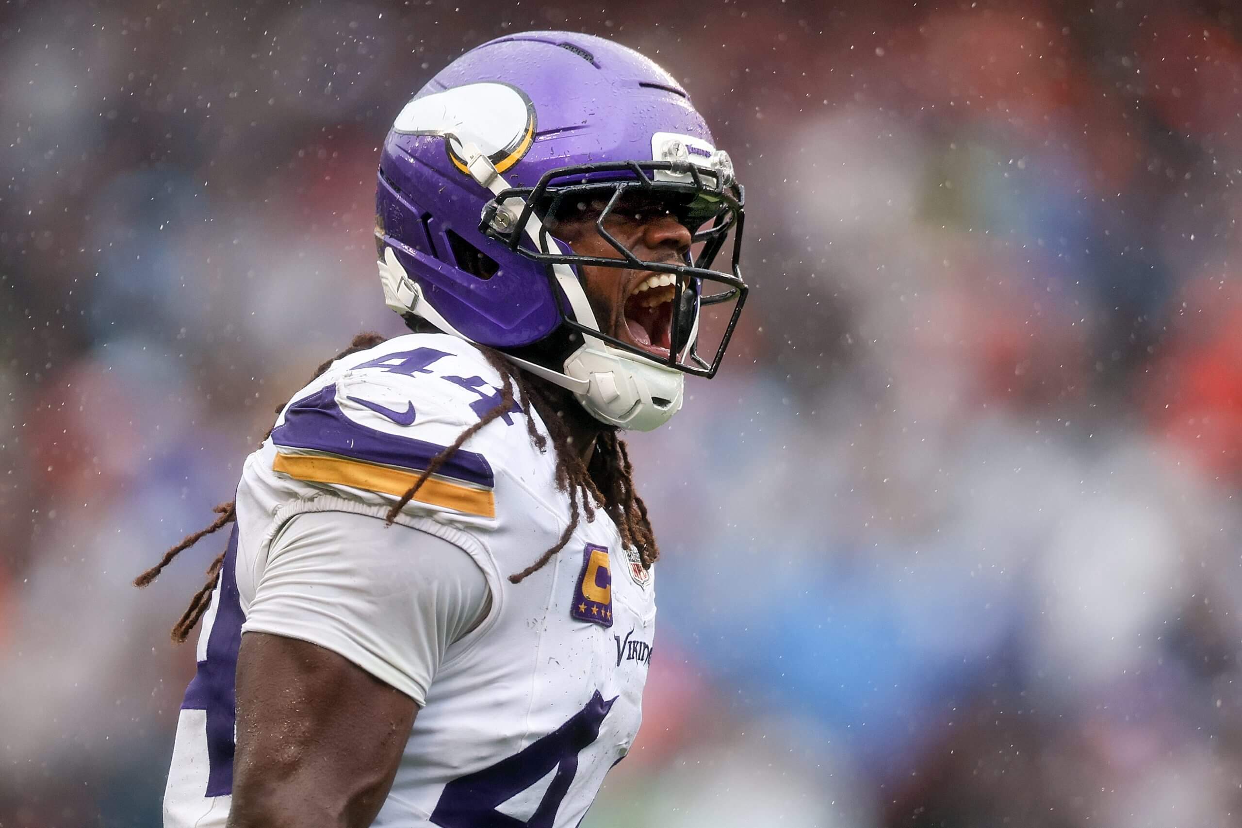 Brian Flores' latest defensive masterpiece helps Vikings set early tone in NFC North