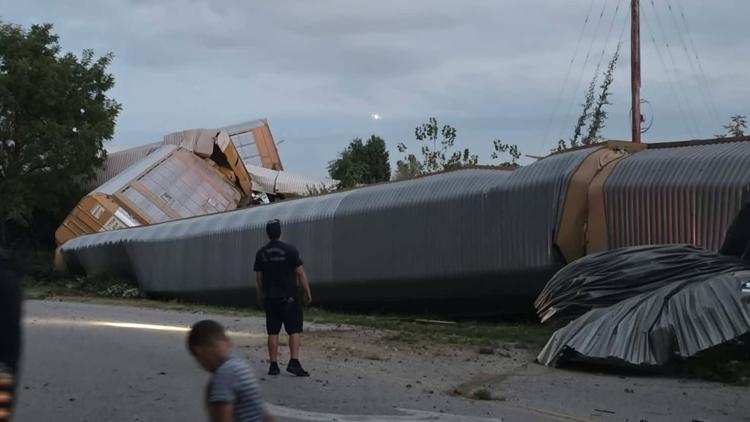 Train derailment prompts large emergency response in Ferguson