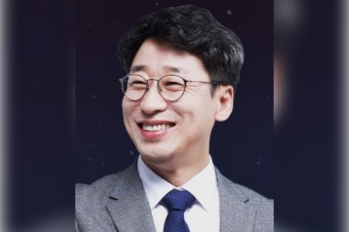 Journalist-turned-commentator named new Cheong Wa Dae spokesperson