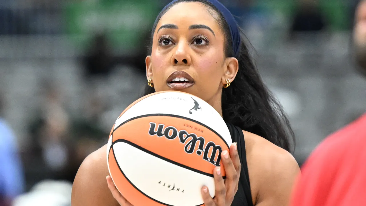 Monique Billings steals spotlight with eye-catching pregame outfit before Fever game
