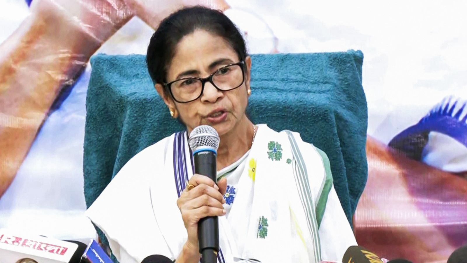 Supreme Court to hear Mamata Banerjee’s plea against freeze on party name, symbol on priority