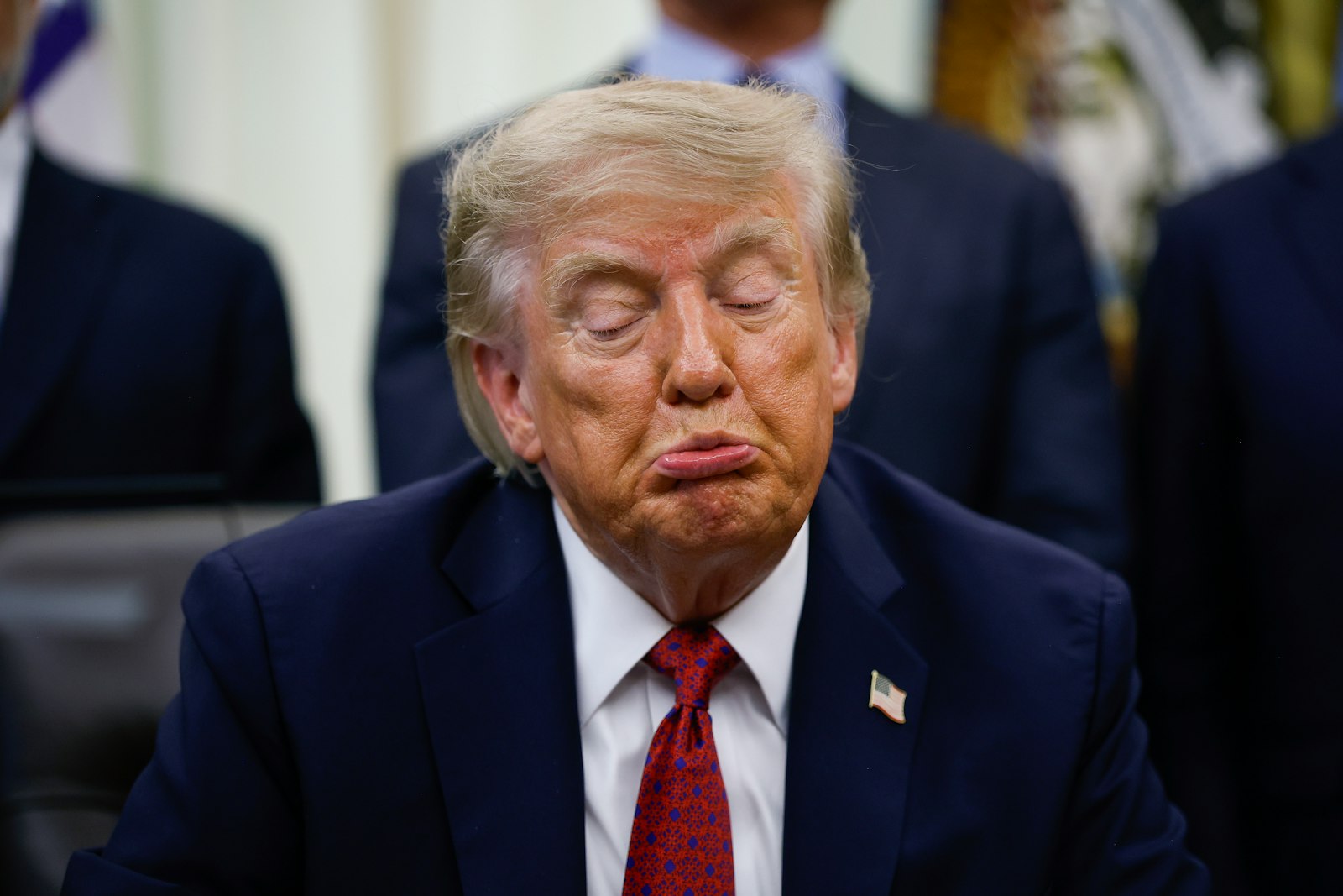 Trump’s Pollster Drops Bomb on GOP as Midterm Panic Grows: “Bloodbath”