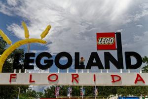 Christmas at Legoland: Lego Santa drone show, Rap Battle, Reindeer Refuel