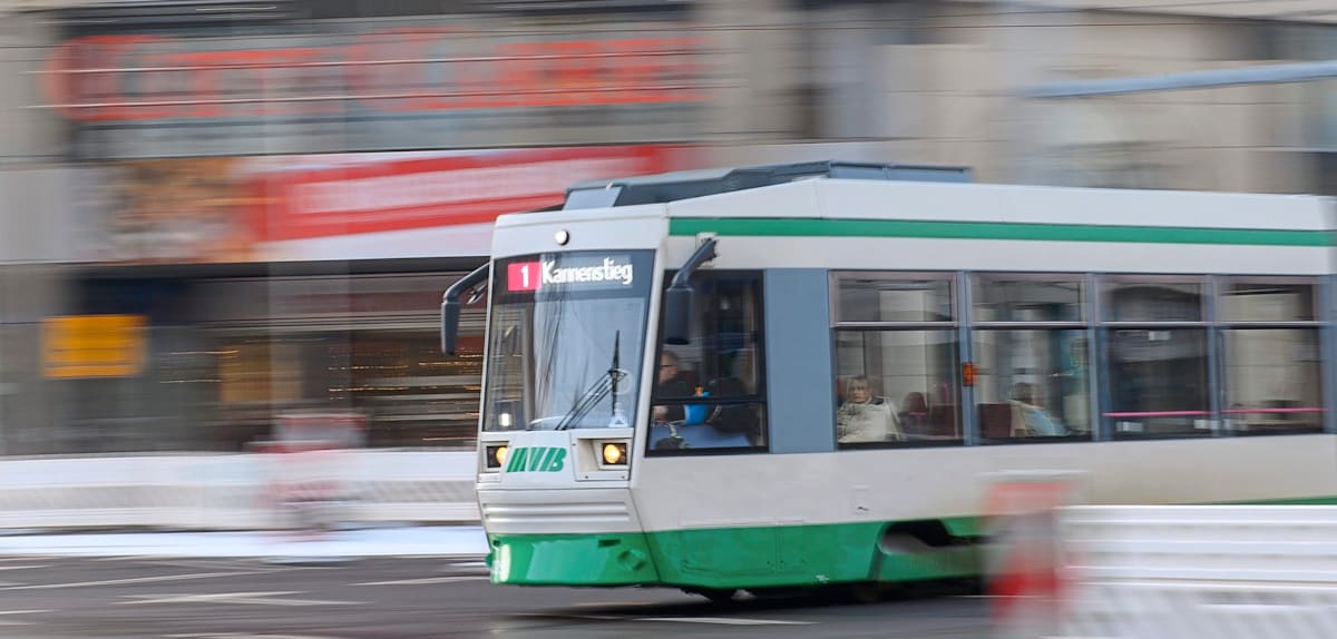Straßenbahnen rollen wieder durch Hallische Straße | Magdeburg-News