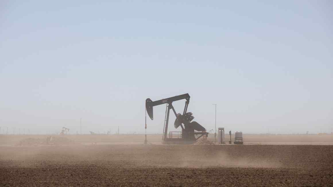 Slide in oil prices drives rebound in battered government bonds