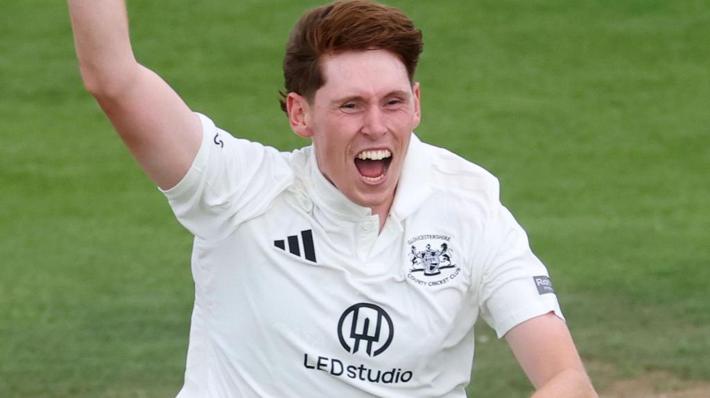 Bowler Hayes makes permanent Gloucestershire move