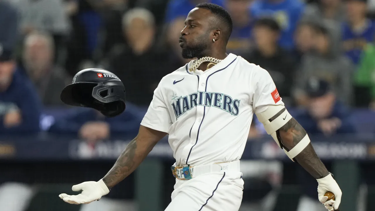Astros predicted to trade 2 free agent outfielders after Daulton Varsho trade