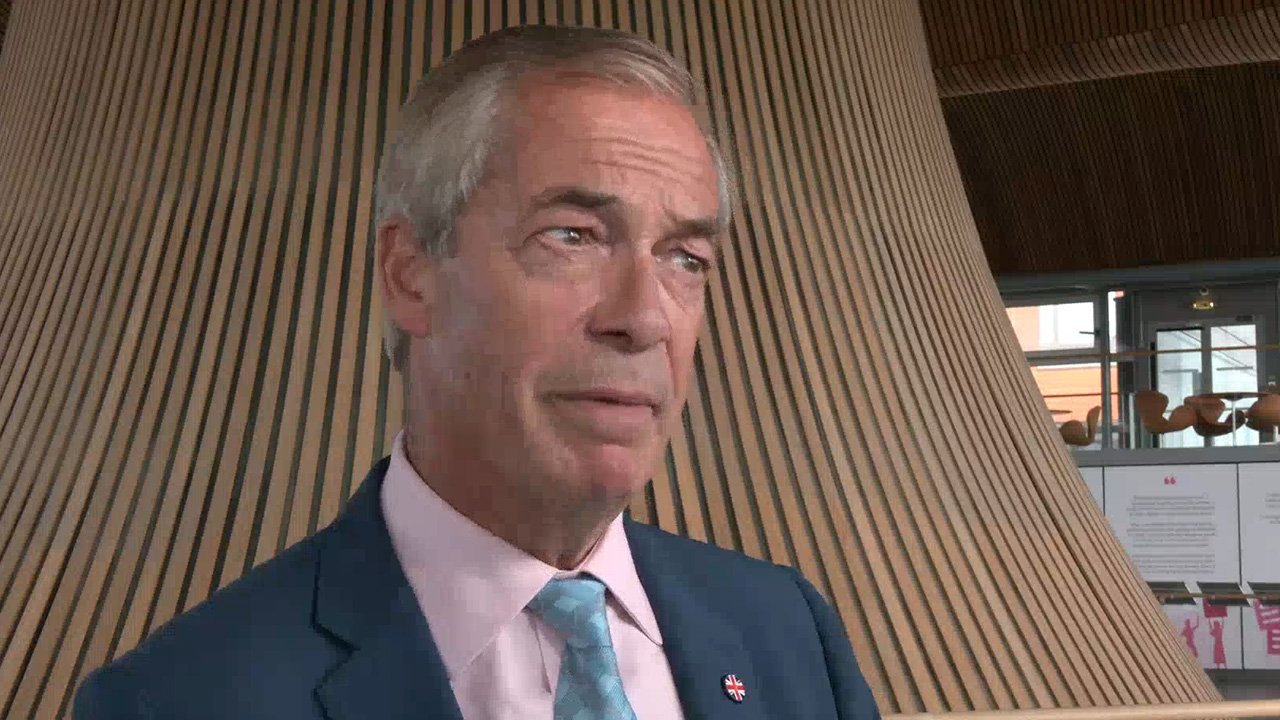 Nigel Farage issues stark Chagos warning to Andy Burnham ahead of Donald Trump meeting: 'Can't go ahead!'