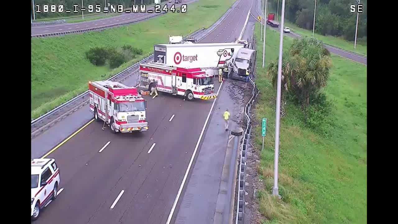Jackknifed semi blocking northbound I-95 in Volusia County