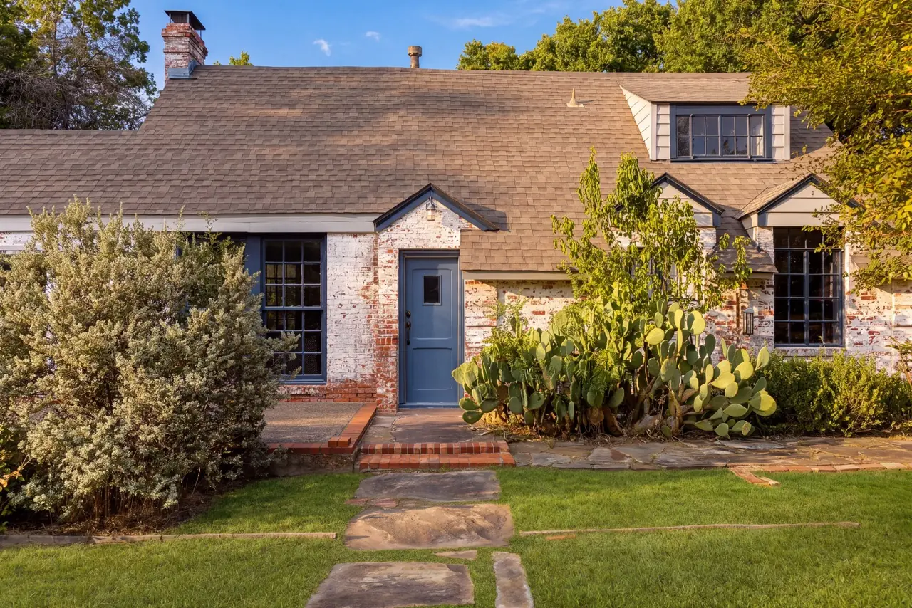 Hot Property: An English Cottage in Oak Cliff