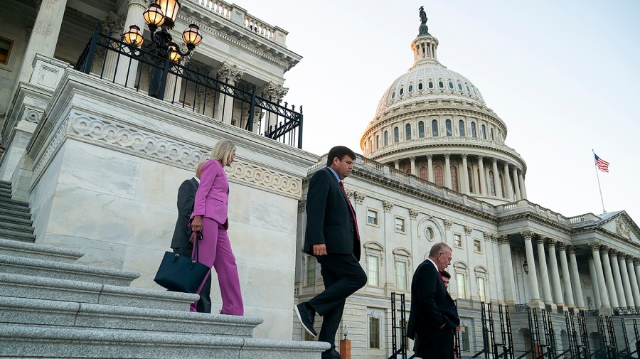 GOP leaders face challenge from lame-duck lawmakers in both parties