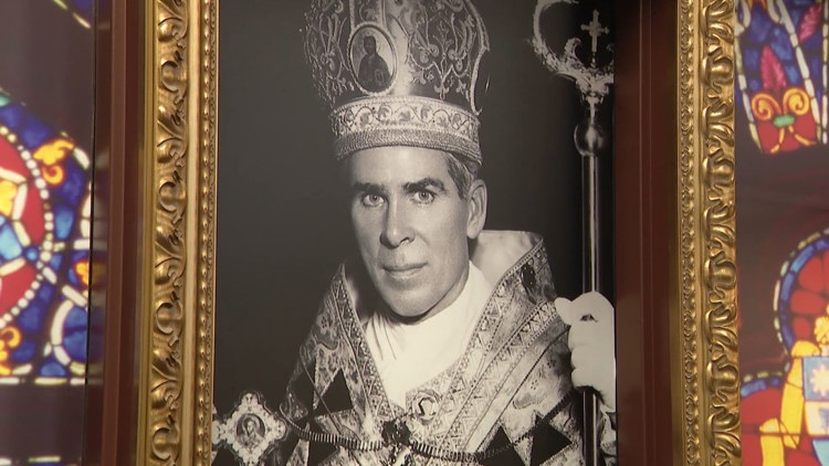 Pilgrims visit Fulton Sheen’s Peoria hometown ahead of historic beatification