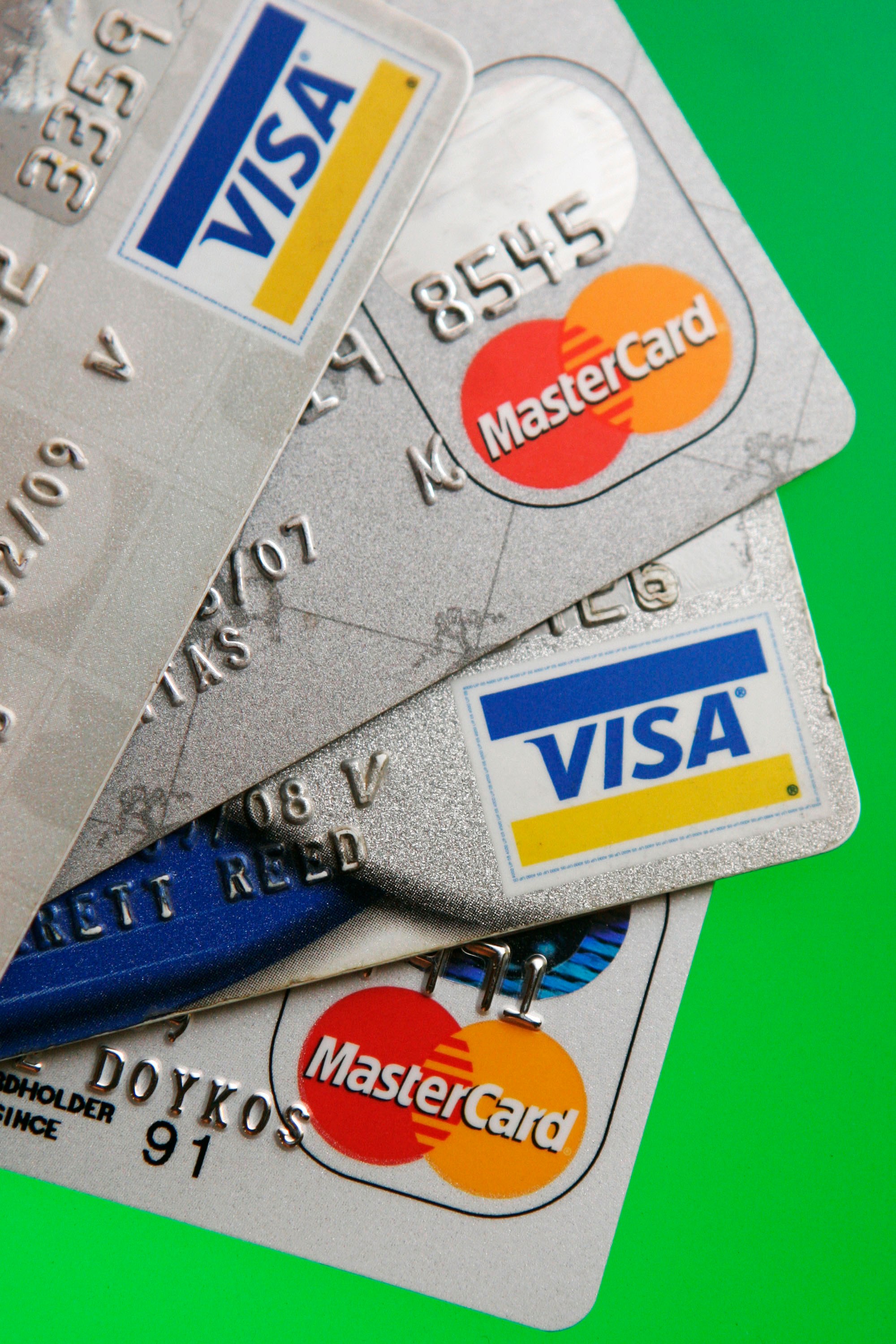 Major digital bank launches new credit card that gives you FREE cash to invest plus £360 in perks – is it worth it?