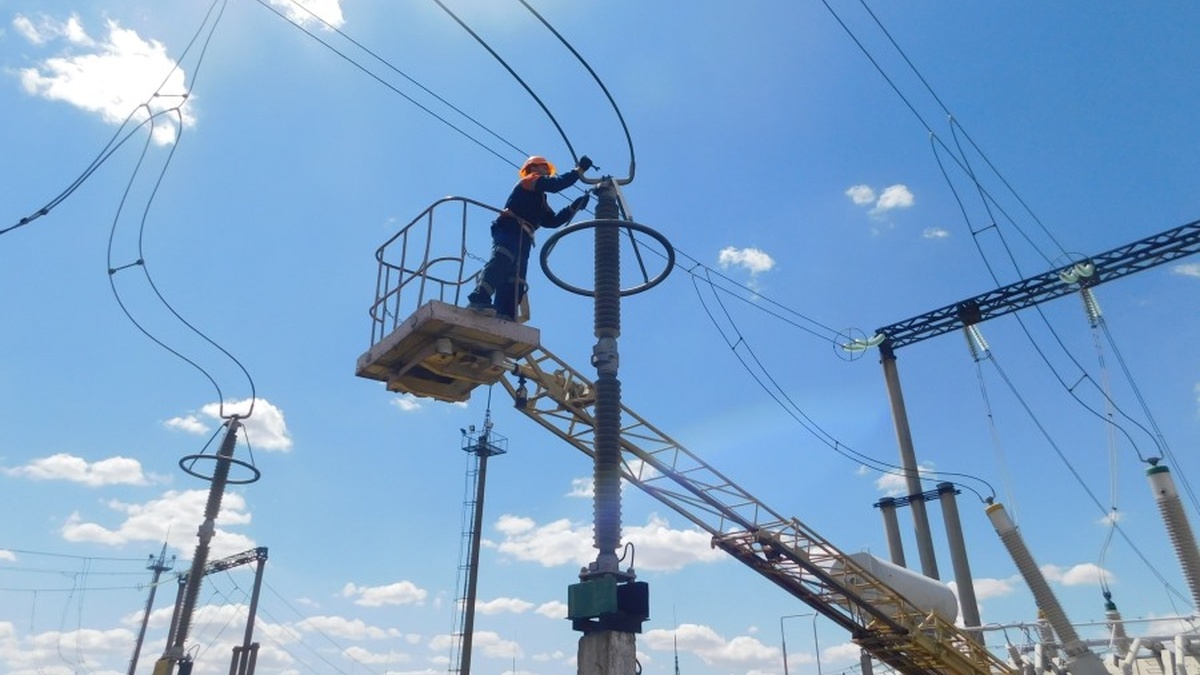 Bad weather cuts power in three regions, seven more see new outages from enemy attacks - Ukrenergo