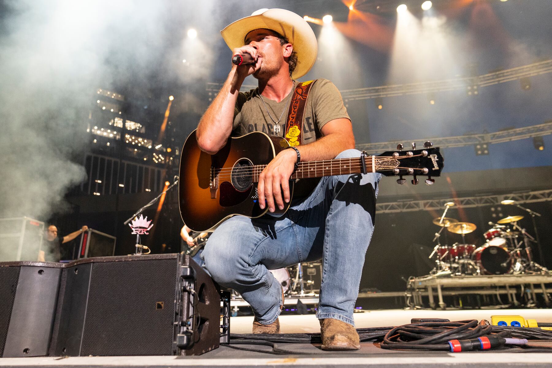 Country music star opens up about stepping away from stage at 35: ‘I got my faith back’
