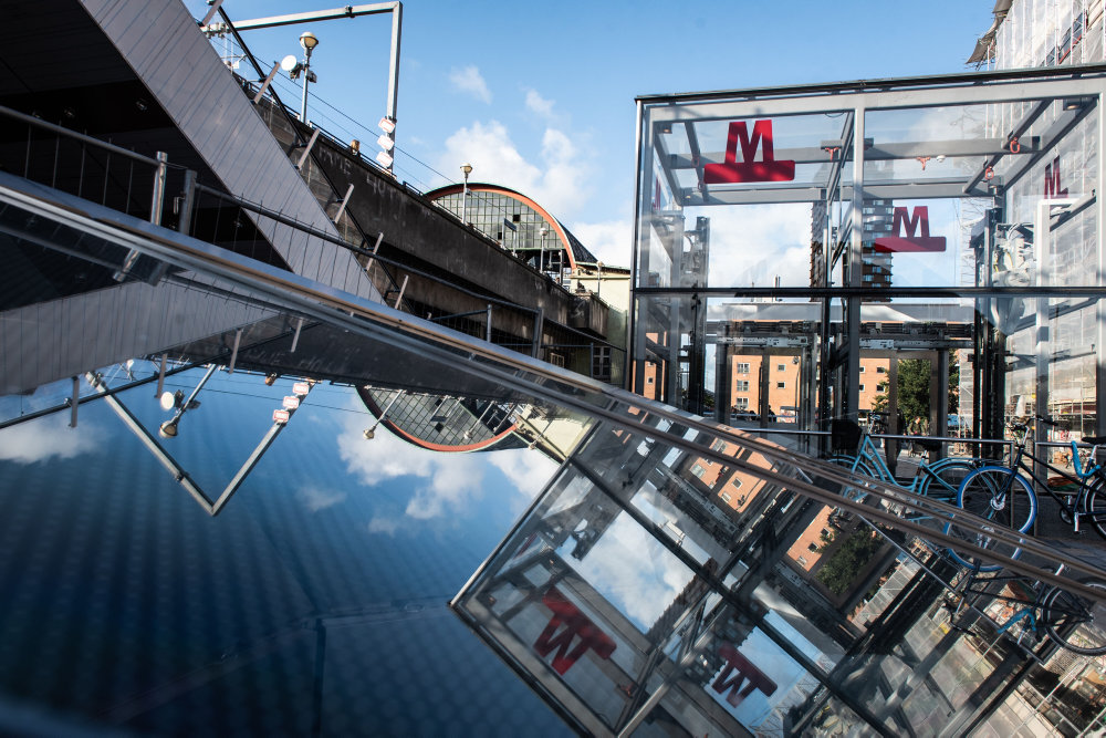 Metro tracks closed: Police are probing suspicious incident