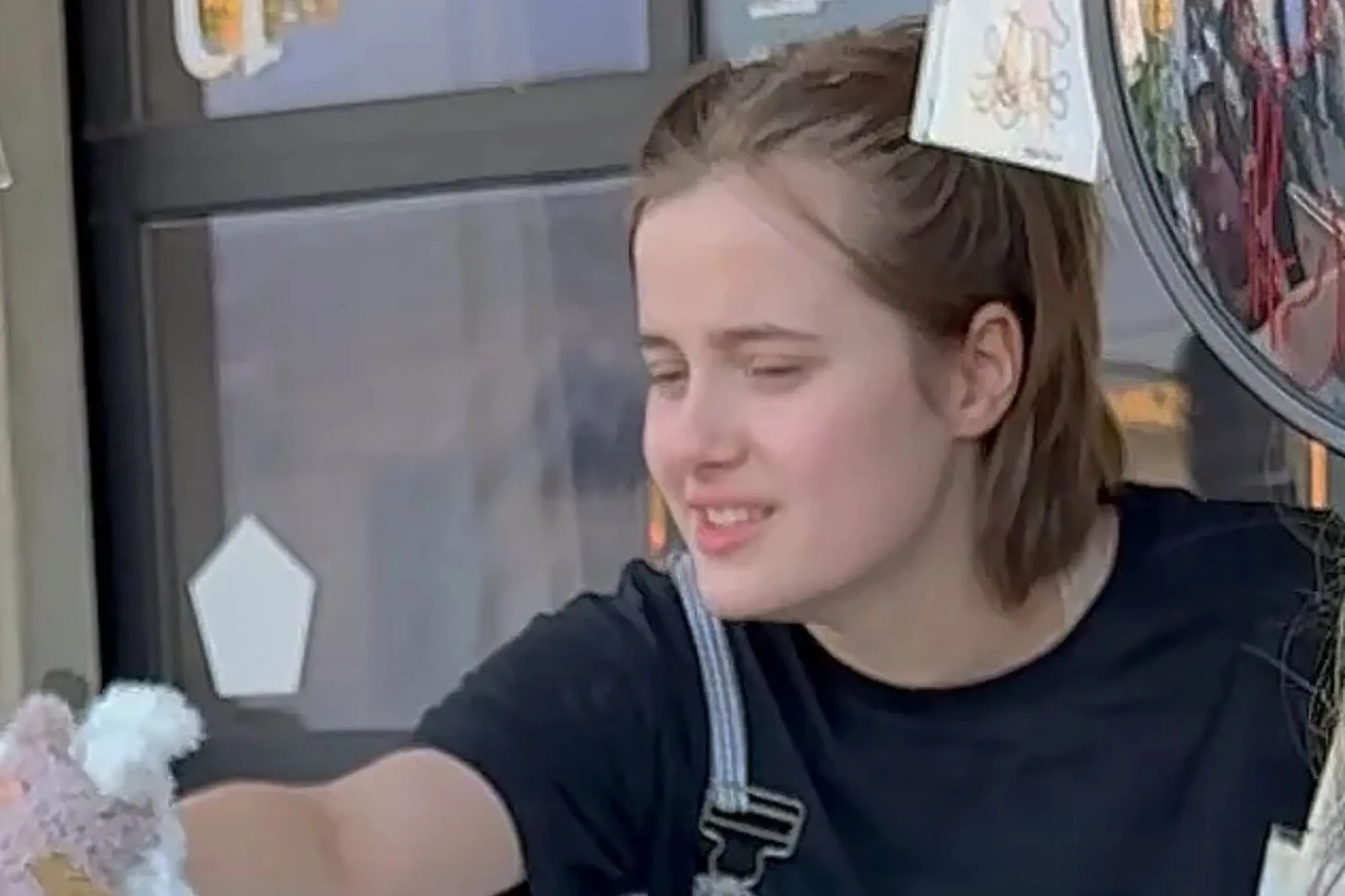 Hollywood stars’ daughter shuns nepo life as she’s spotted selling art at market – can you guess her famous parents?