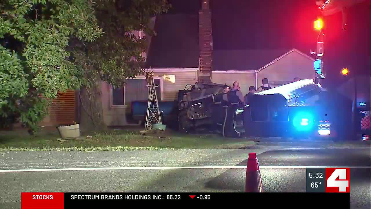 One dead in Jefferson County rollover crash