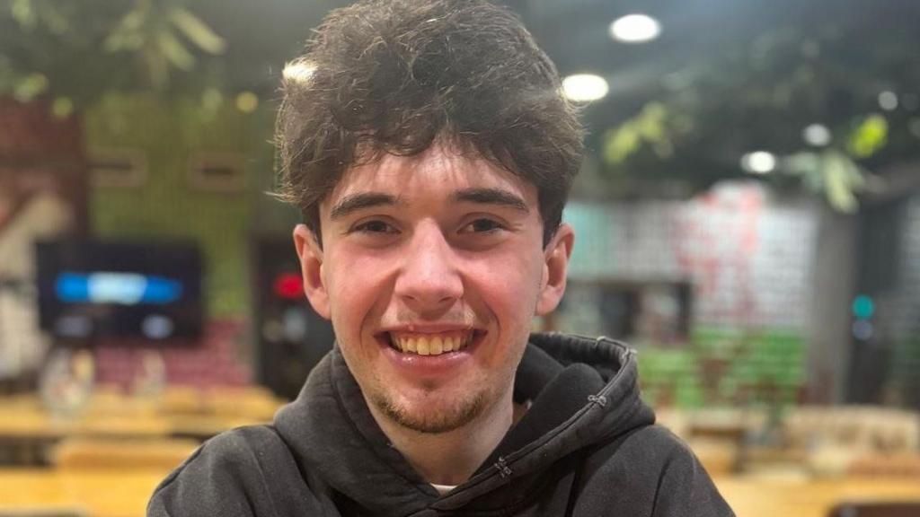 Student who accidentally overdosed on paracetamol learns to walk and talk again
