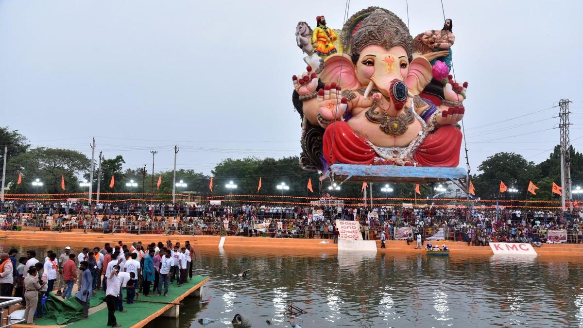 Festive spirit, grand processions mark Ganesh idol immersion in Kurnool