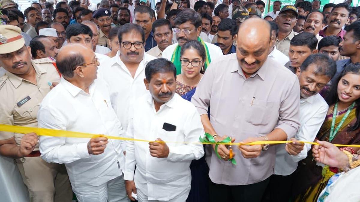 Minister assures financial aid to drought-affected farmers through banks
