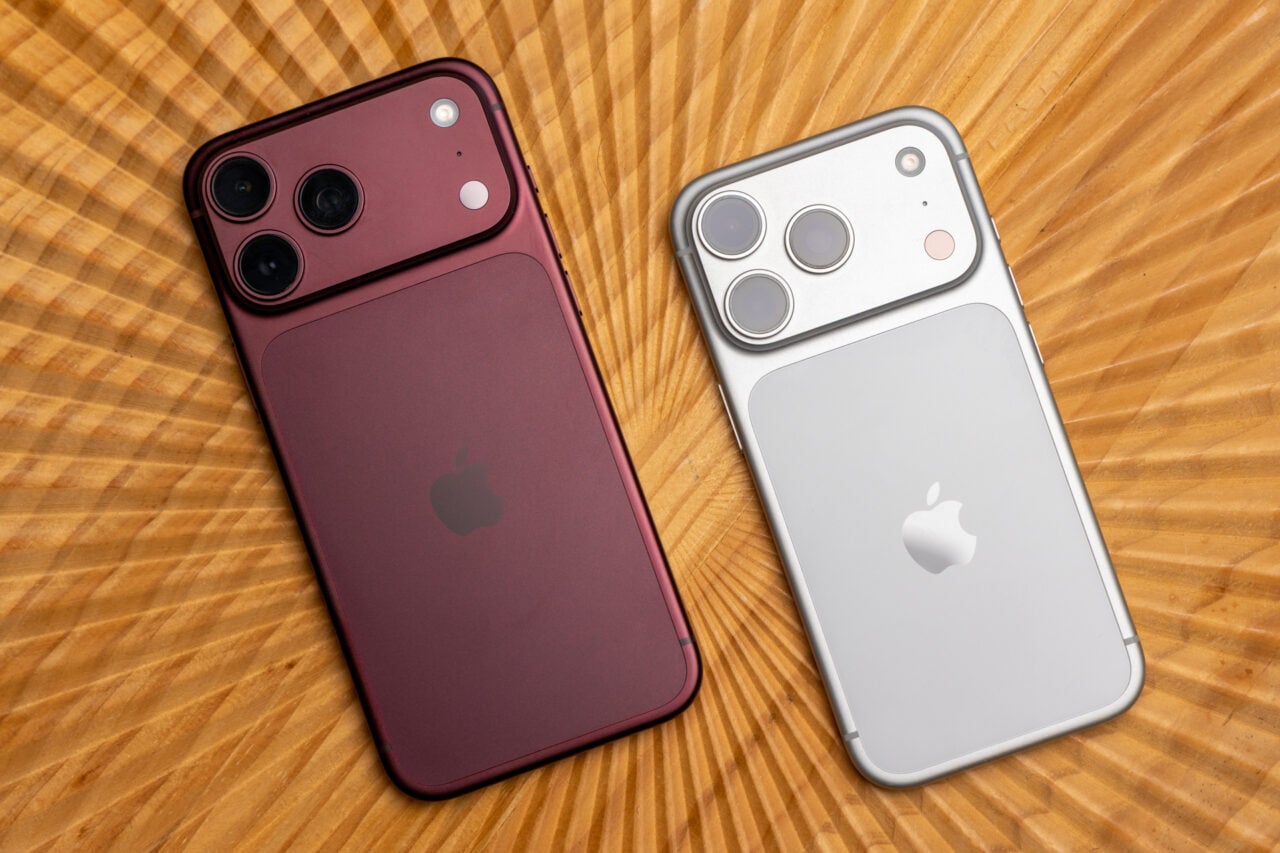 iPhone Handoff Will Get a Lot of Nerds to Carry Two iPhones