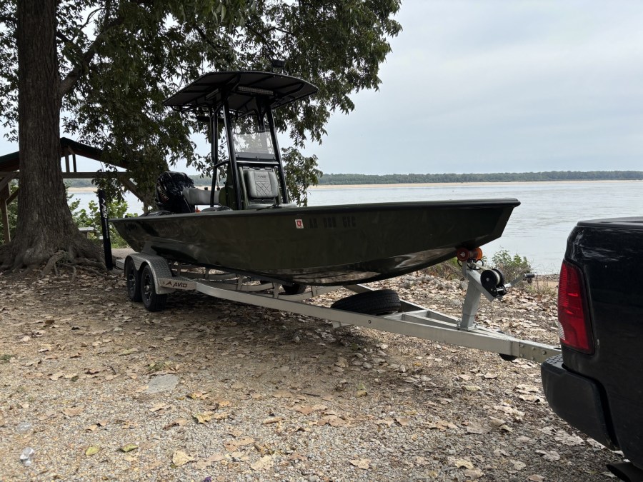 Search continues for missing man after boat capsizes on Miss. river