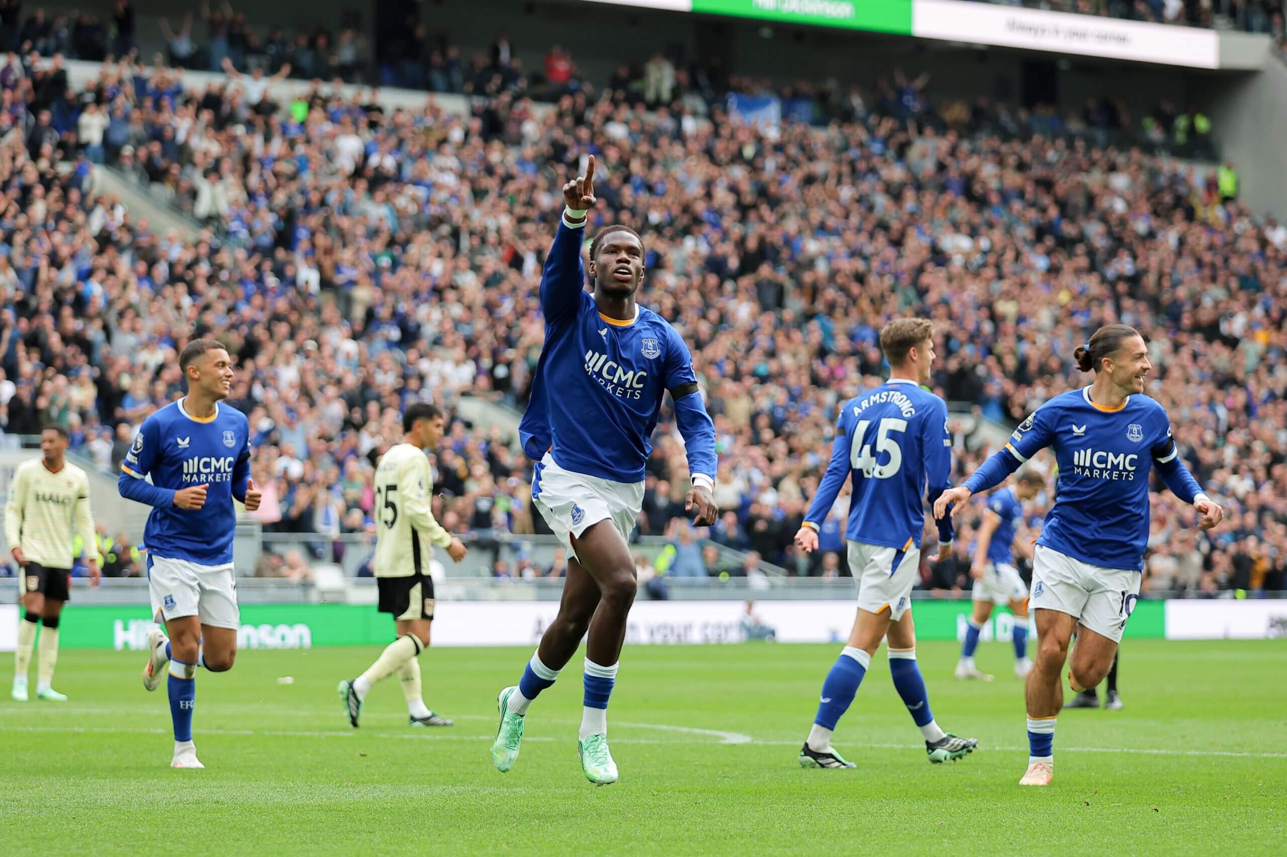What are Everton's options up front if Thierno Barry is injured?