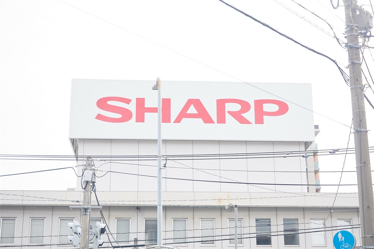 Sharp reportedly to develop universal satellite antenna for multi-network connectivity