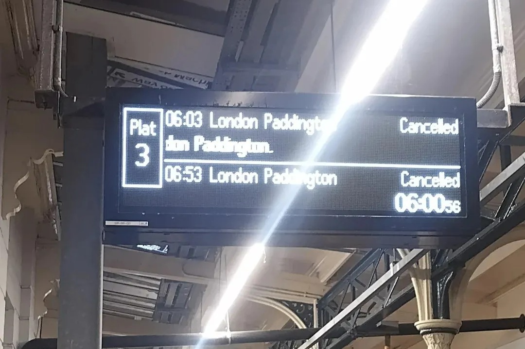 Major gas leak by train tracks causes rush hour chaos as passengers warned ‘do not travel’ & disruption expected all day