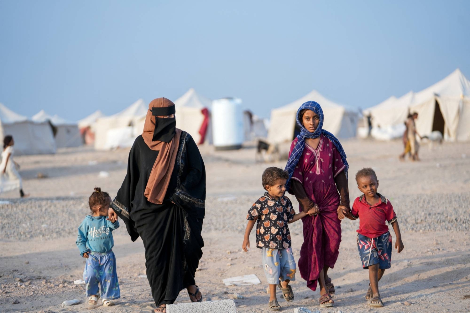 Long-suffering Yemeni families flee renewed fighting