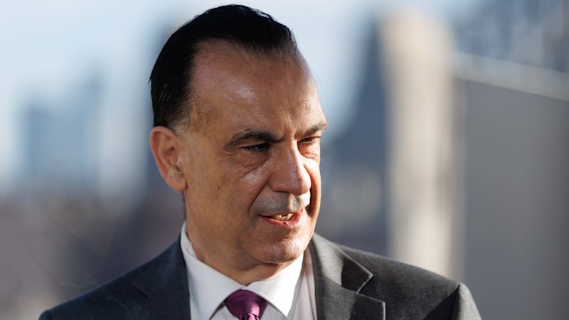 Peter V’landys’ leadership pulled into racing’s ‘hot contest’