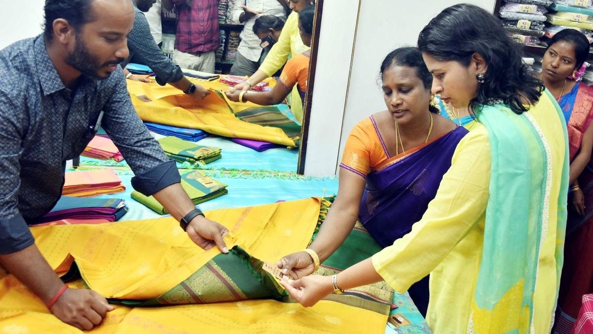 Special Deepavali discount sale begins at Cooptex showrooms in Virudhunagar district