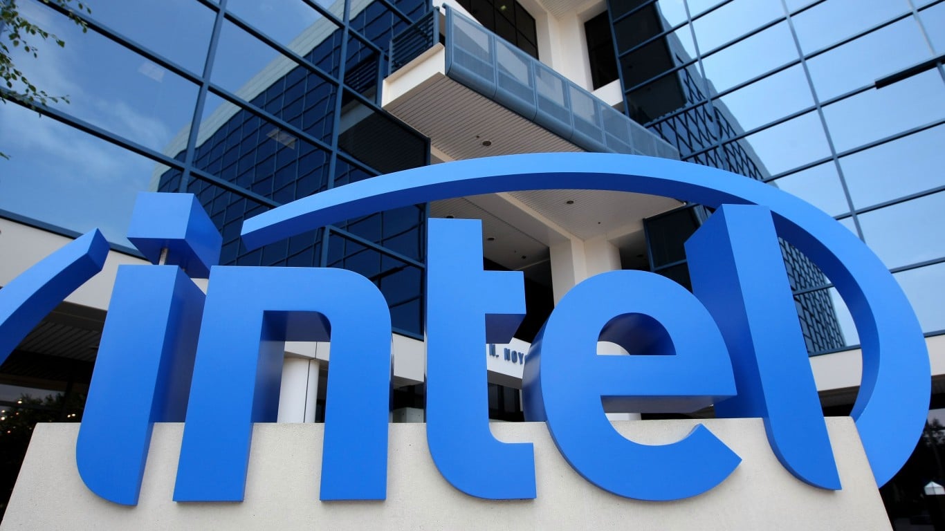 Intel Skyrocketed 30% Higher in 1 Month: Here’s What to Do Now