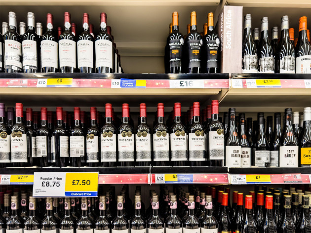 Minister moves to ban supermarkets from offering loyalty-card discounts on alcohol