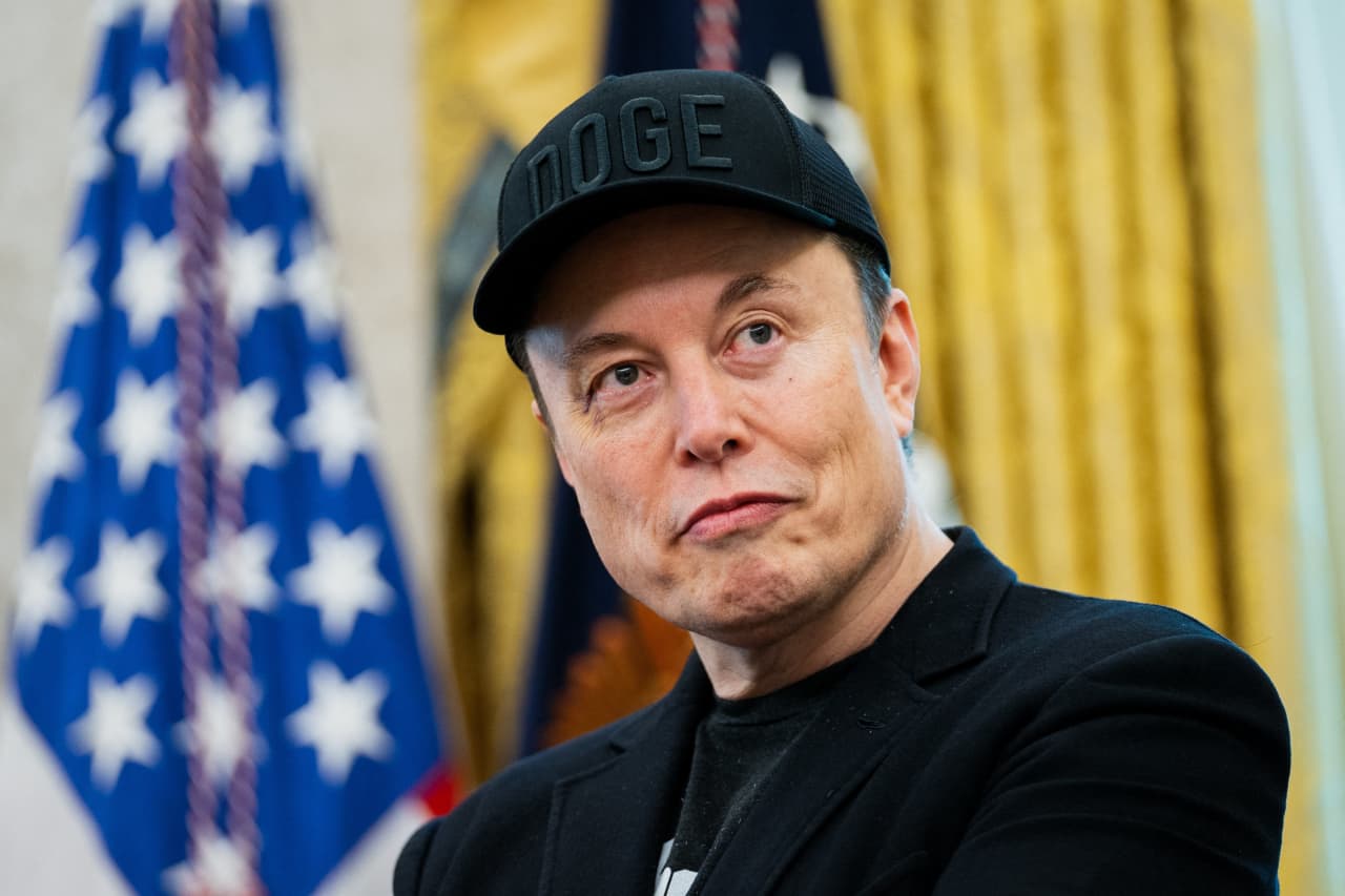 Musk praises China’s leadership and pushes for AI regulation ahead of state dinner