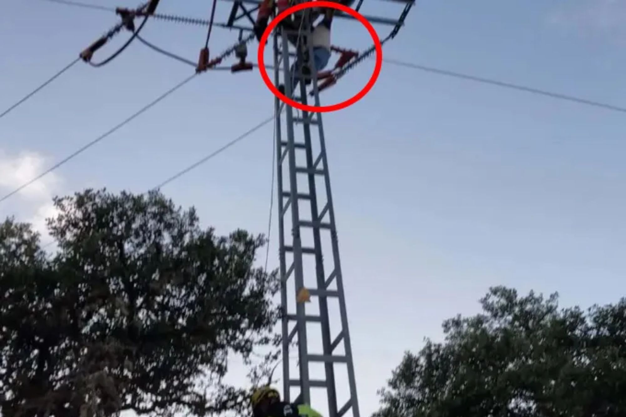 Girl, 12, electrocuted by 30,000 volt pylon while taking photos for dangerous new social media trend fighting for life