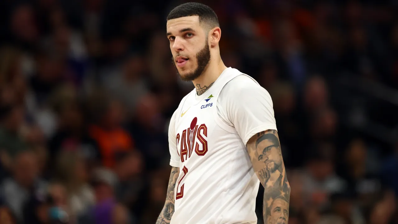 Lonzo Ball shuts down claim he's retiring from NBA: 'Still waiting for a call'