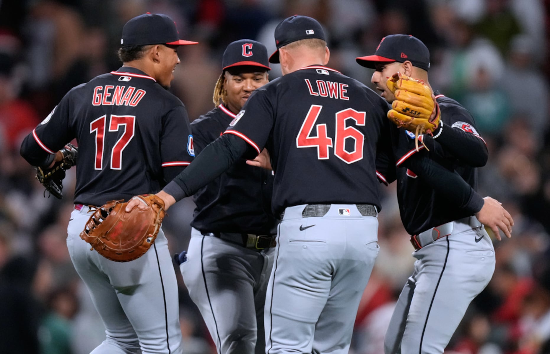 Genao's heads-up play seals Smith's 40th save