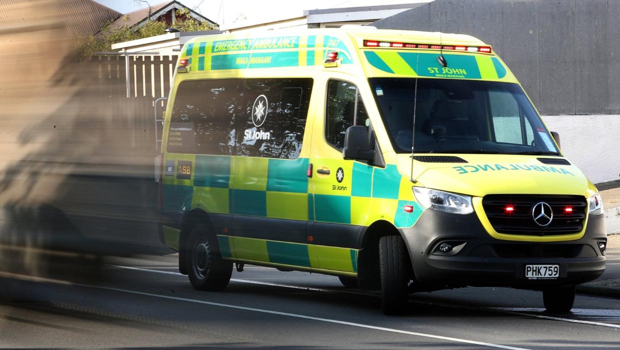 Two people fall down Auckland cliff, specialist rescue team at scene