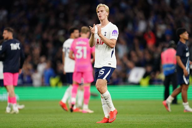 Lucas Bergvall gives cryptic response to question over Tottenham release clause