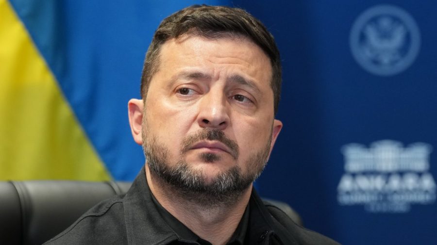 Zelensky says AI will soon 'decide what happens on the battlefield'