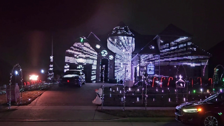 Texas family known for Christmas light display prepares to move