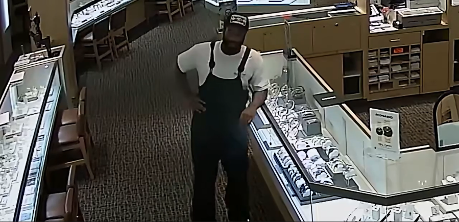 Police seek help in $12,000 necklace theft at South County Mall